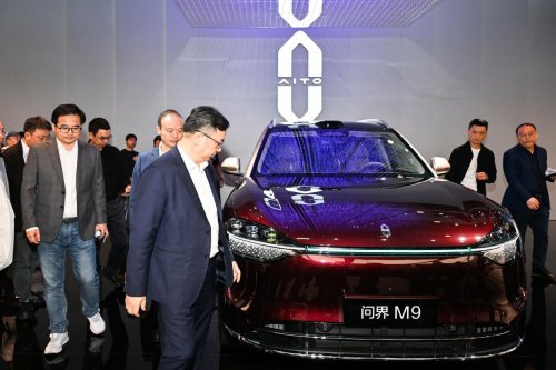 2025廣州車展 比亞迪王傳福帶領(lǐng)一眾高管體驗(yàn)問(wèn)界M9